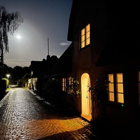 Kapitaenshaus Von 1712 - Neu Saniert Lejlighed Niblum Eksteriør billede