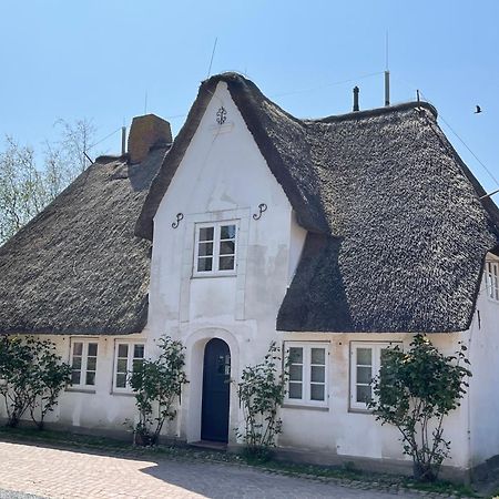 Kapitaenshaus Von 1712 - Neu Saniert Lejlighed Niblum Eksteriør billede